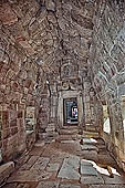 Preah Khan temple - Vishnu complex, corbelled vault of the central passage.